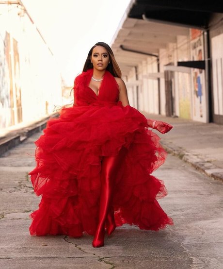 Naakte gelekte OnlyFans-foto van Angela Simmons