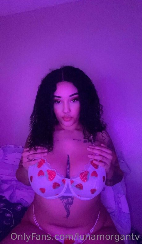 Naakte gelekte OnlyFans-foto van Lunamorgantv