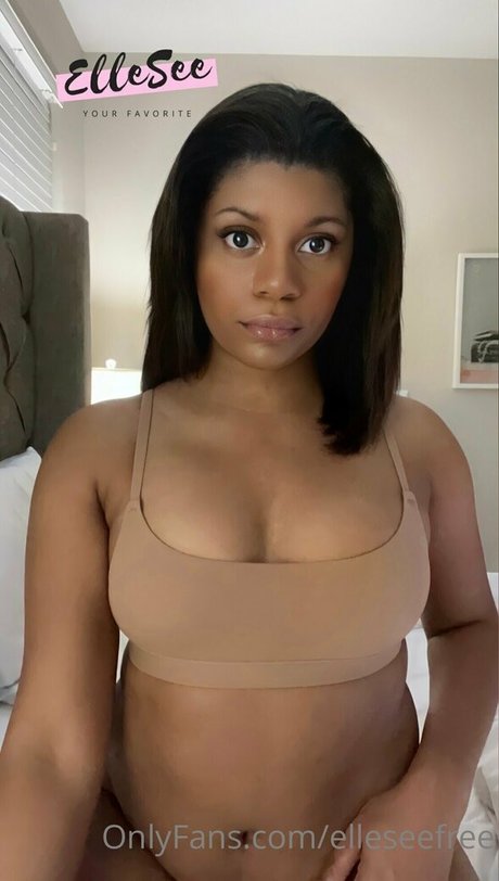 Naakte gelekte OnlyFans-foto van Elleseefree