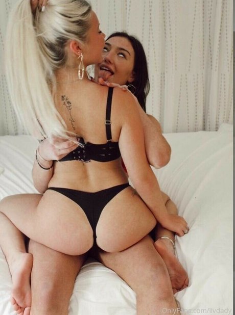 Naakte gelekte OnlyFans-foto van Christenwhitman