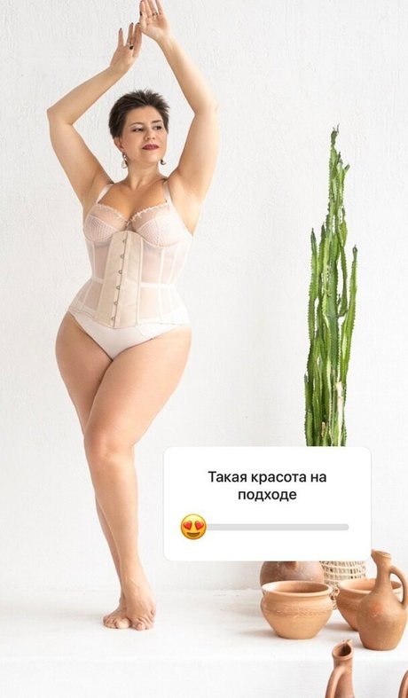 Naakte gelekte OnlyFans-foto van Doctormakarova