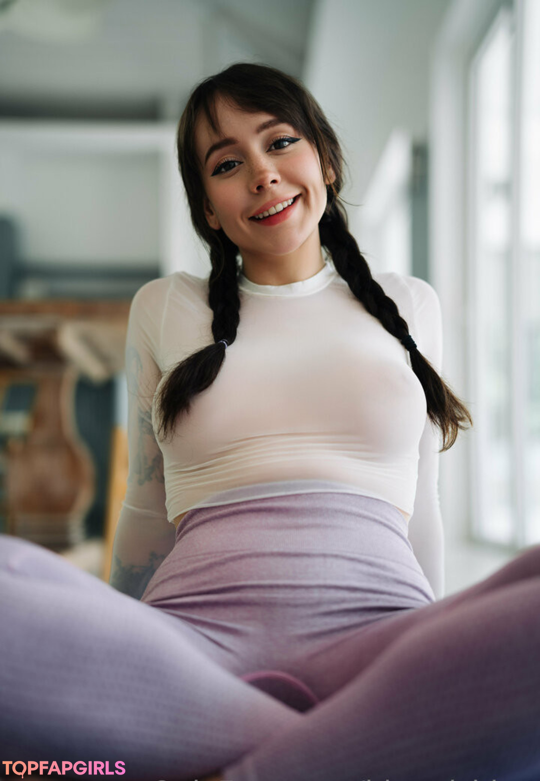 Naakte gelekte OnlyFans-foto van Alicebong #1068