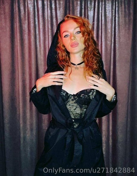 Naakte gelekte OnlyFans-foto van Natalie Lust