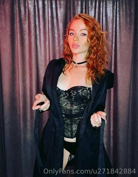 Naakte gelekte OnlyFans-foto van Natalie Lust
