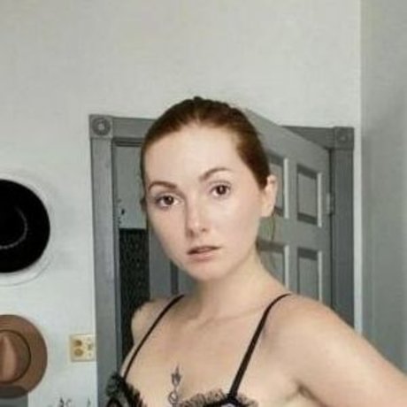 Naakte gelekte OnlyFans-foto van Natalie Lust