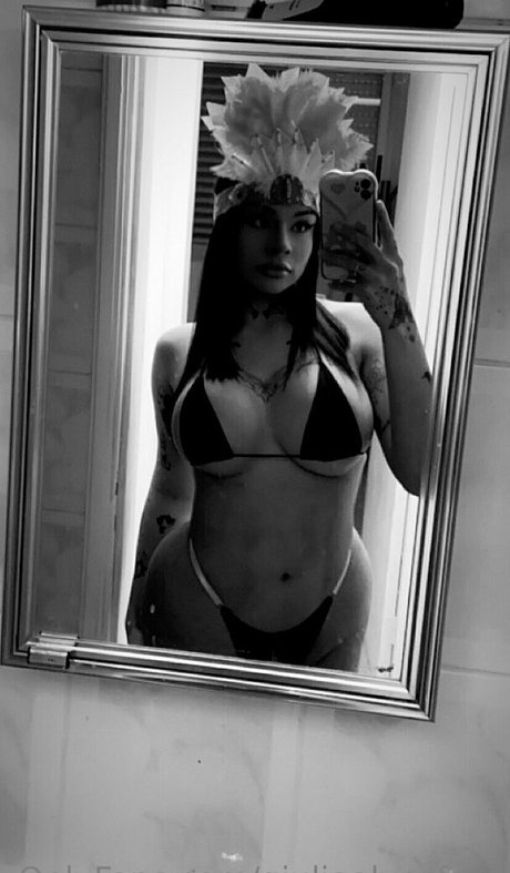 Naakte gelekte OnlyFans-foto van Giuliaalvesfree