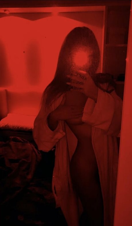 Naakte gelekte OnlyFans-foto van Abisssh