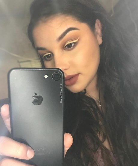 Naakte gelekte OnlyFans-foto van Ilianna