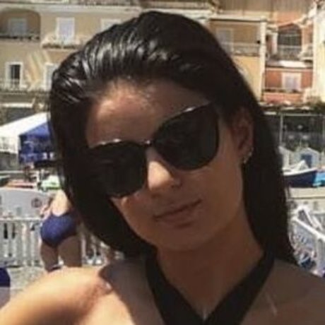 Naakte gelekte OnlyFans-foto van Eleanor Katelaris