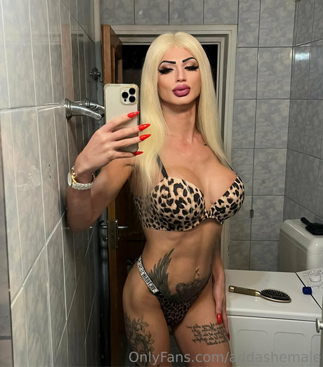Naakte gelekte OnlyFans-foto van Addashemale