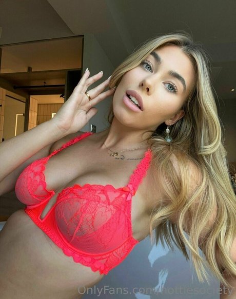 Naakte gelekte OnlyFans-foto van Hottiesociety