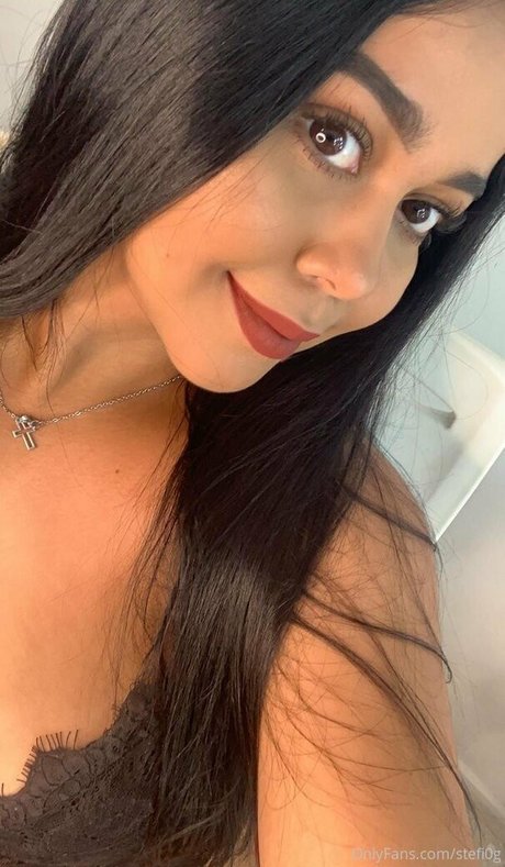 Naakte gelekte OnlyFans-foto van Stefaniepaolao