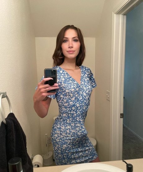 Naakte gelekte OnlyFans-foto van Allie Lilac