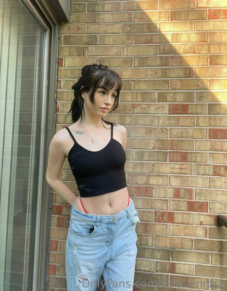 Naakte gelekte OnlyFans-foto van Hiravenrose