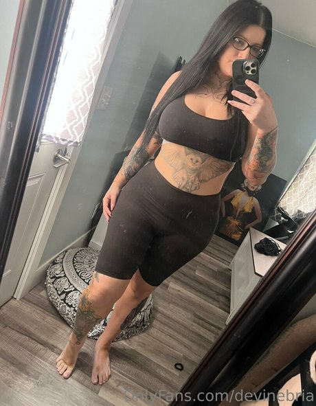 Naakte gelekte OnlyFans-foto van Devinebria
