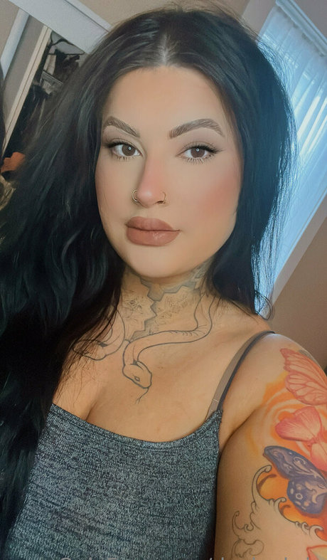 Naakte gelekte OnlyFans-foto van Devinebria