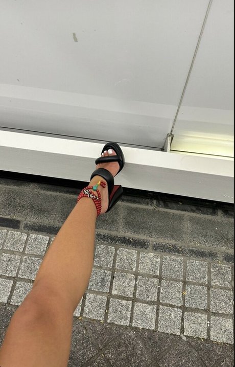 Naakte gelekte OnlyFans-foto van Renee Monaco