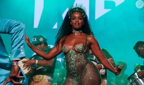 Naakte gelekte OnlyFans-foto van Iza Cantora