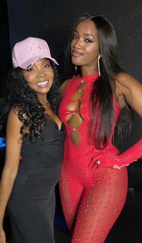 Naakte gelekte OnlyFans-foto van Iza Cantora
