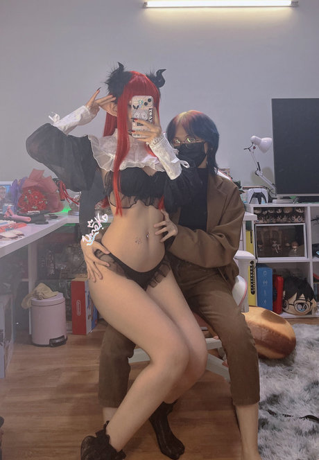 Naakte gelekte OnlyFans-foto van Umeko J