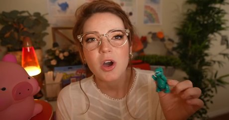 Naakte gelekte OnlyFans-foto van Goodnight Moon