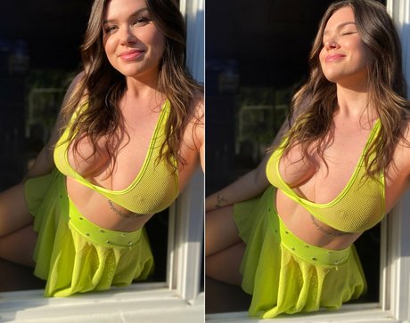 Naakte gelekte OnlyFans-foto van Baristacassi