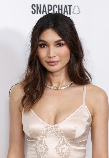 Naakte gelekte OnlyFans-foto van Gemma Chan