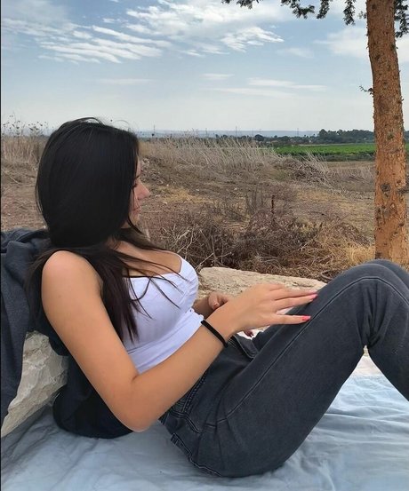 Naakte gelekte OnlyFans-foto van Aviya Danino