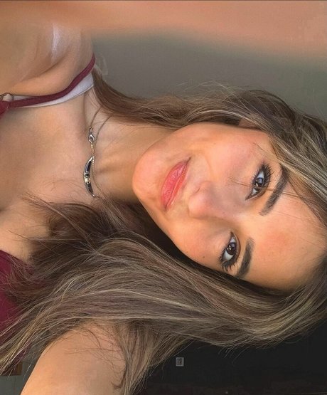Naakte gelekte OnlyFans-foto van Aviya Danino