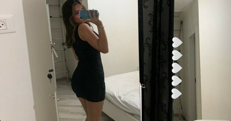 Naakte gelekte OnlyFans-foto van Aviya Danino