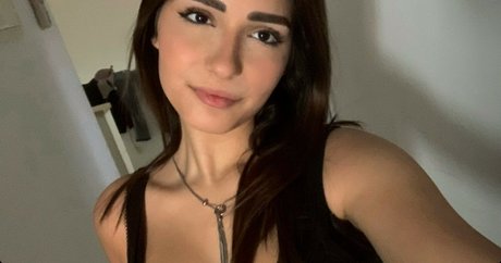 Naakte gelekte OnlyFans-foto van Aviya Danino