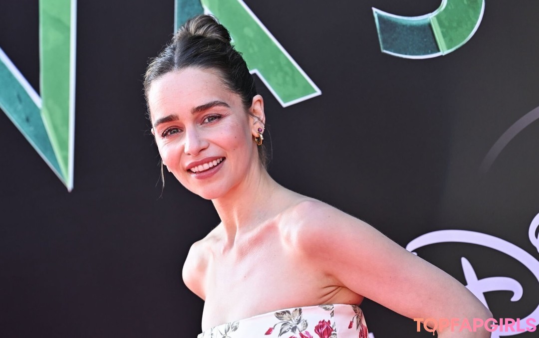 Naakte gelekte OnlyFans-foto van Emilia Clarke #1042