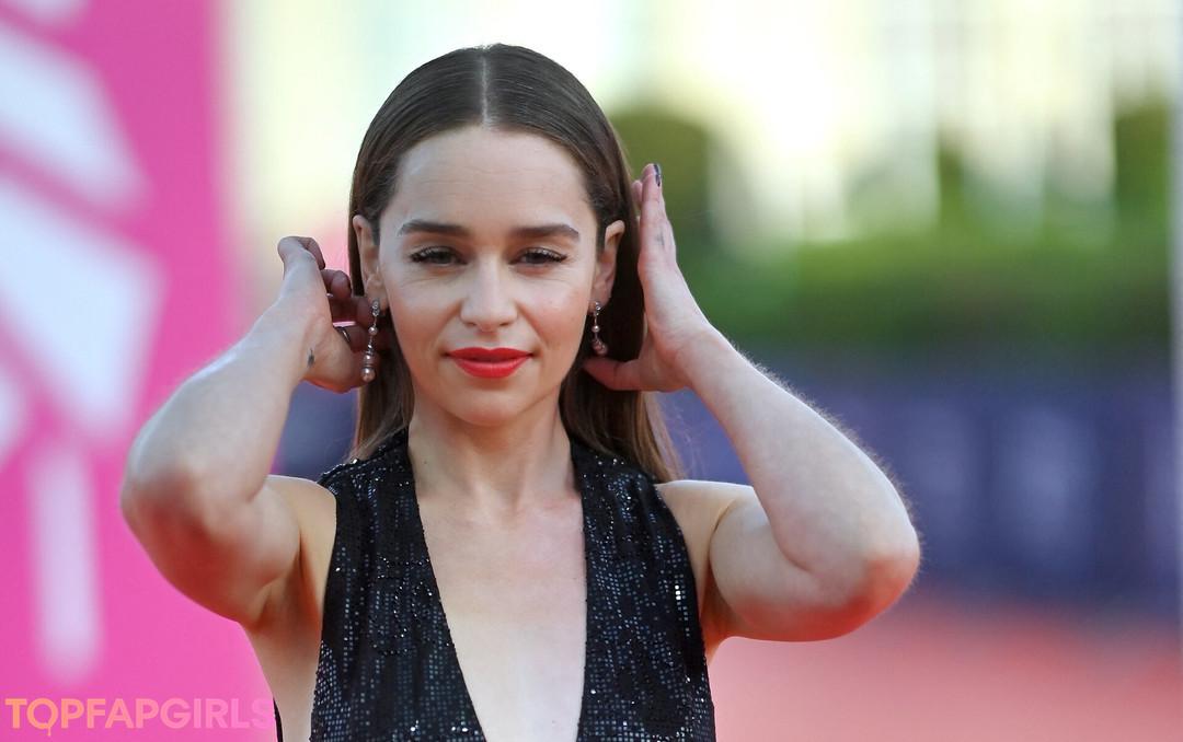 Naakte gelekte OnlyFans-foto van Emilia Clarke #1129