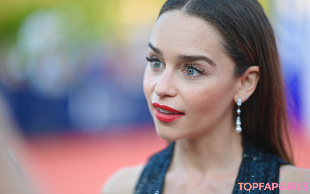 Naakte gelekte OnlyFans-foto van Emilia Clarke #1143