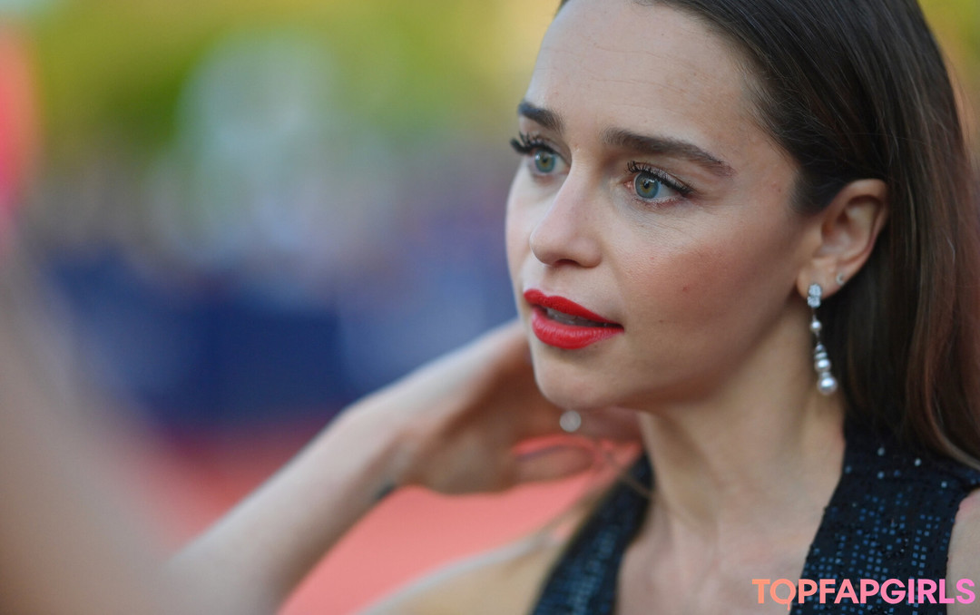 Naakte gelekte OnlyFans-foto van Emilia Clarke #1145