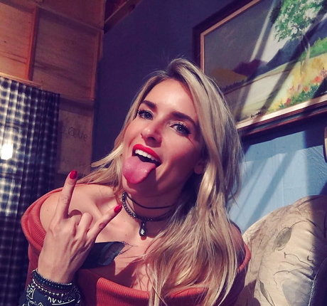 Naakte gelekte OnlyFans-foto van Monique Alfradique