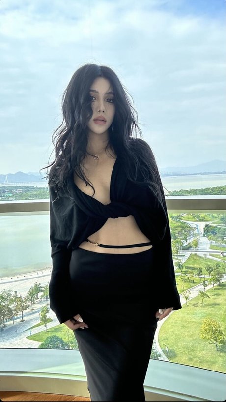 Naakte gelekte OnlyFans-foto van June Gong