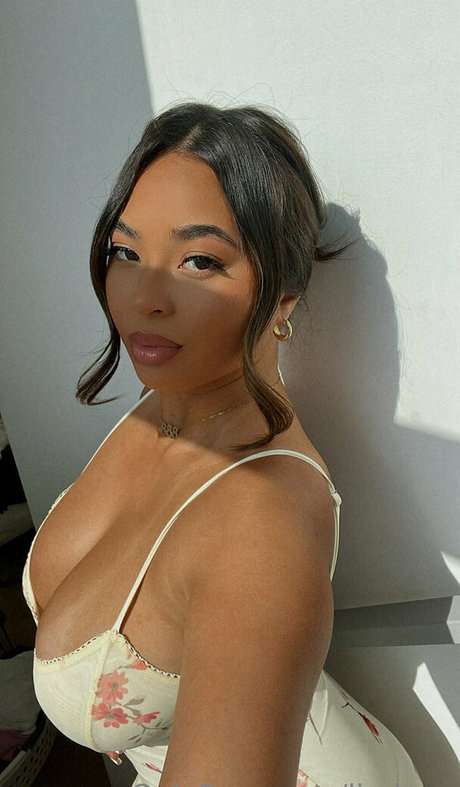 Naakte gelekte OnlyFans-foto van Linda Vo