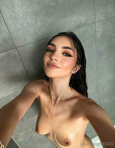 Naakte gelekte OnlyFans-foto van Lauraleighxoxo