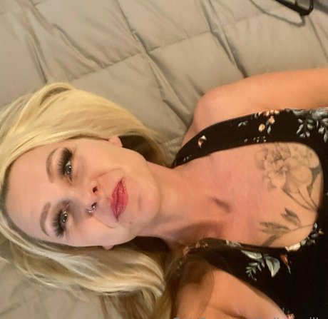 Naakte gelekte OnlyFans-foto van Mummyk