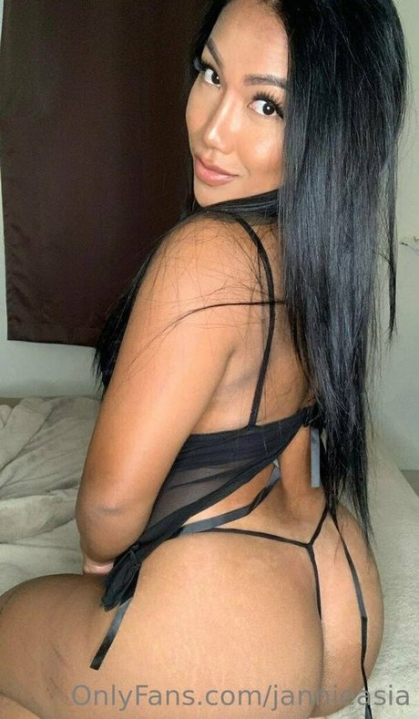 Naakte gelekte OnlyFans-foto van Jannieasia