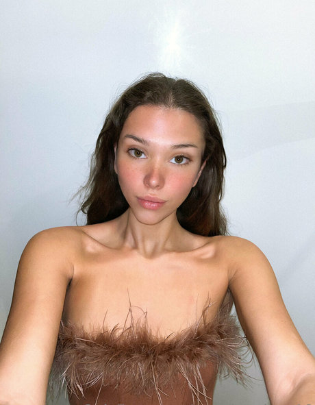 Naakte gelekte OnlyFans-foto van Stepdaughter18