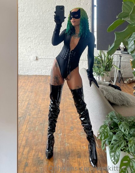 Naakte gelekte OnlyFans-foto van Wetkittycity