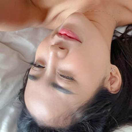 Naakte gelekte OnlyFans-foto van Abgjennie