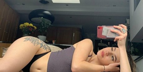 Naakte gelekte OnlyFans-foto van Sadiieray