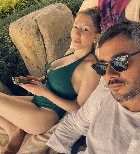 Naakte gelekte OnlyFans-foto van Katherine Ryan
