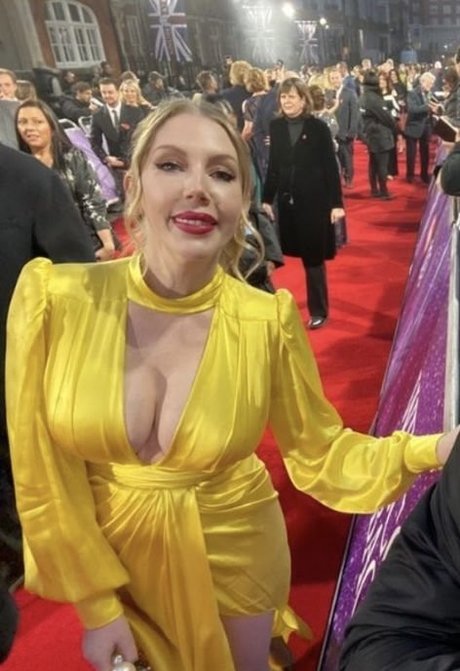 Naakte gelekte OnlyFans-foto van Katherine Ryan