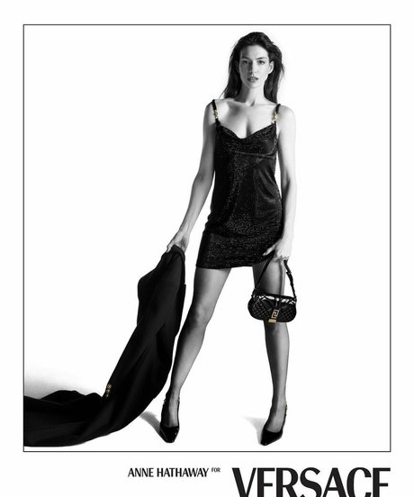 Naakte gelekte OnlyFans-foto van Anne Hathaway