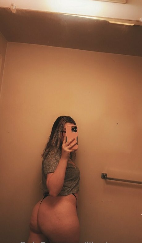 Naakte gelekte OnlyFans-foto van Lilpaigeyyxx