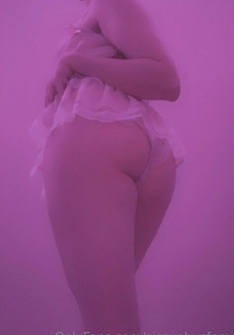 Naakte gelekte OnlyFans-foto van Sissyphusfem